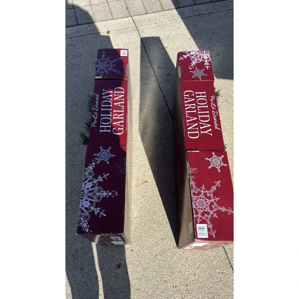 Kirkland 9' Pre-lit LED Greenery Holiday 9 FT Garland - Stunning Piece